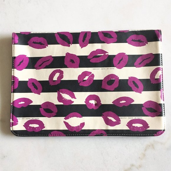 Marc Jacobs laptop tablet sleeve, black & cream striped, purple lips / kisses - Picture 8 of 10